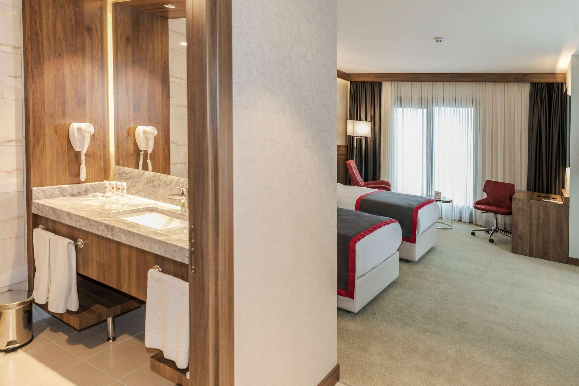 Hotel Ramada By Wyndham Beylikduzu Istanbul Exterior foto